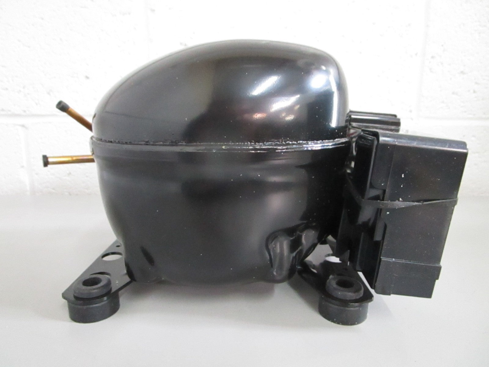 NEW OEM W11578205 Whirlpool Refrigeretor Compressor 0820