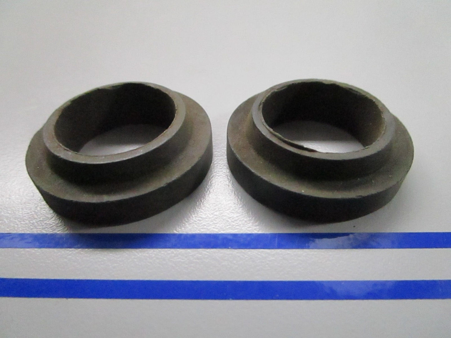 *NEW OEM* (LOT OF 2) 0810 OMC Johnson Evinrude Grommet 305760 0305760