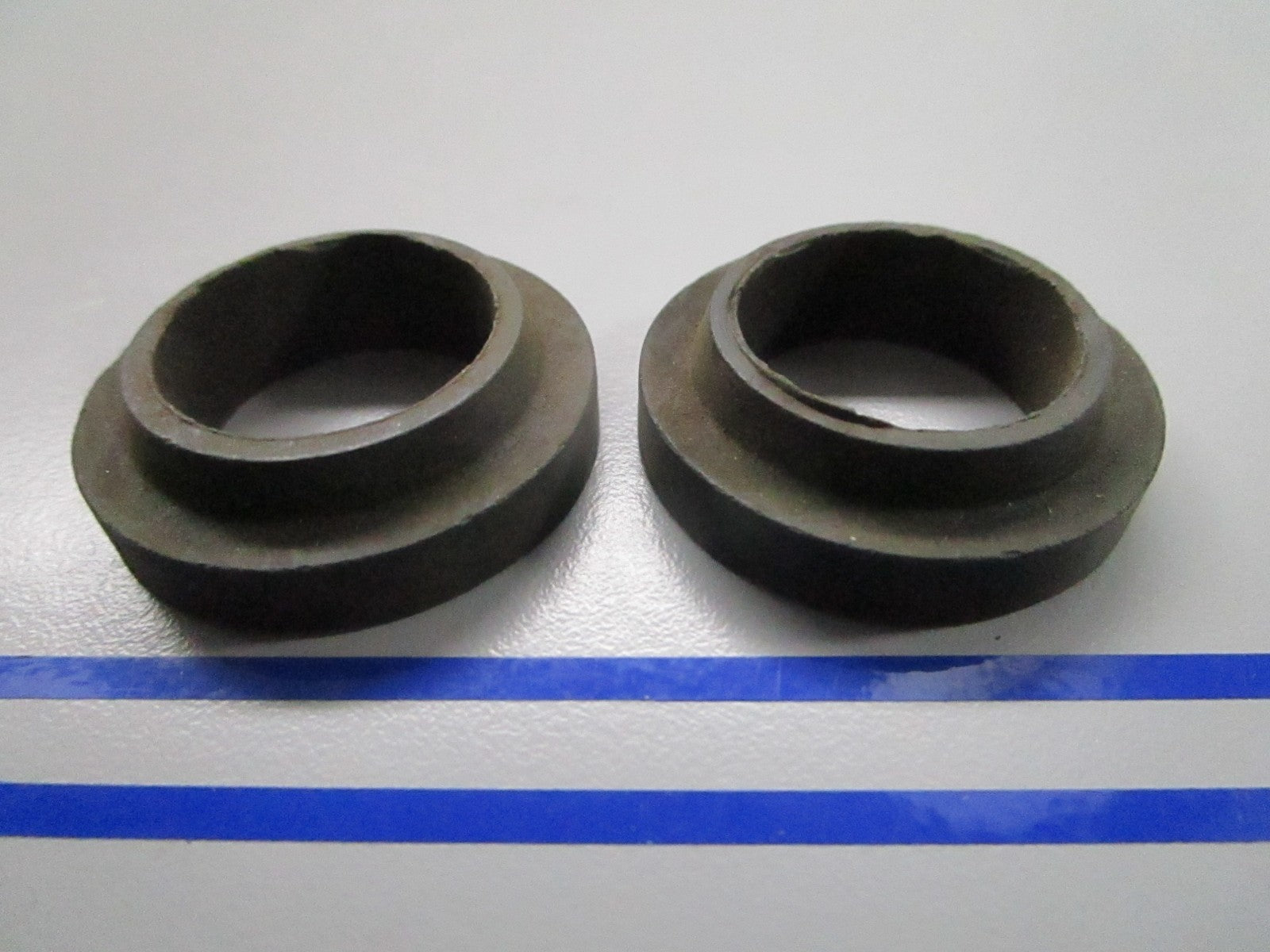 *NEW OEM* (LOT OF 2) 0810 OMC Johnson Evinrude Grommet 305760 0305760
