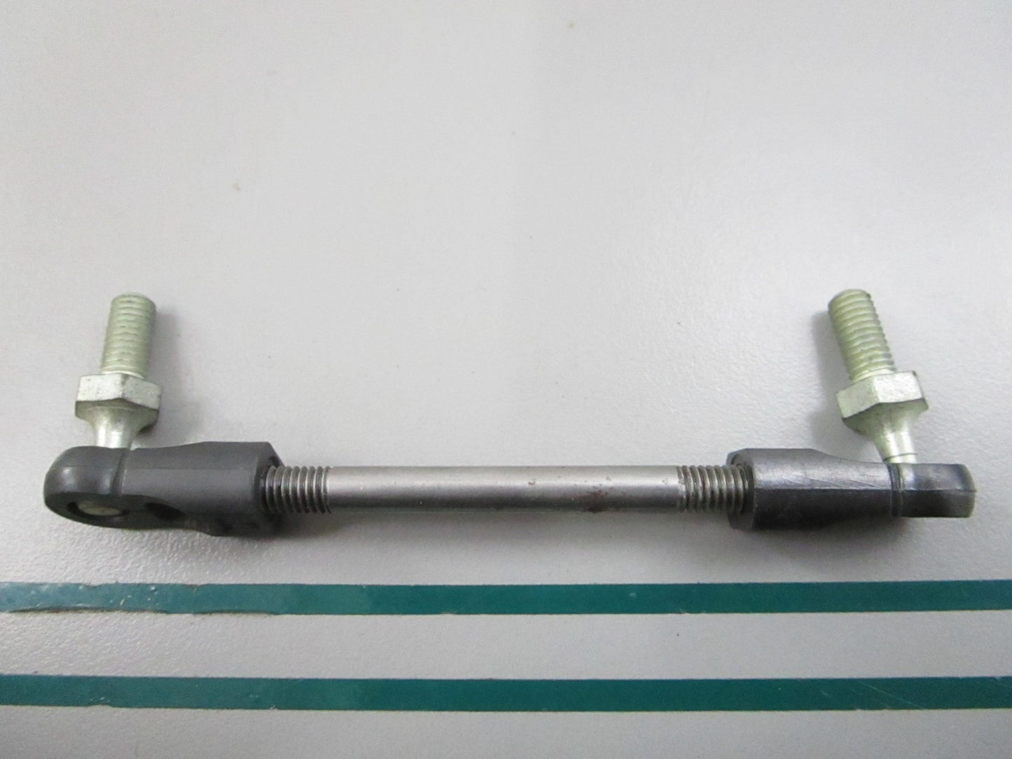 NEW OEM 380493 0380493 OMC Johnson Evinrude Rod & Socket 0810