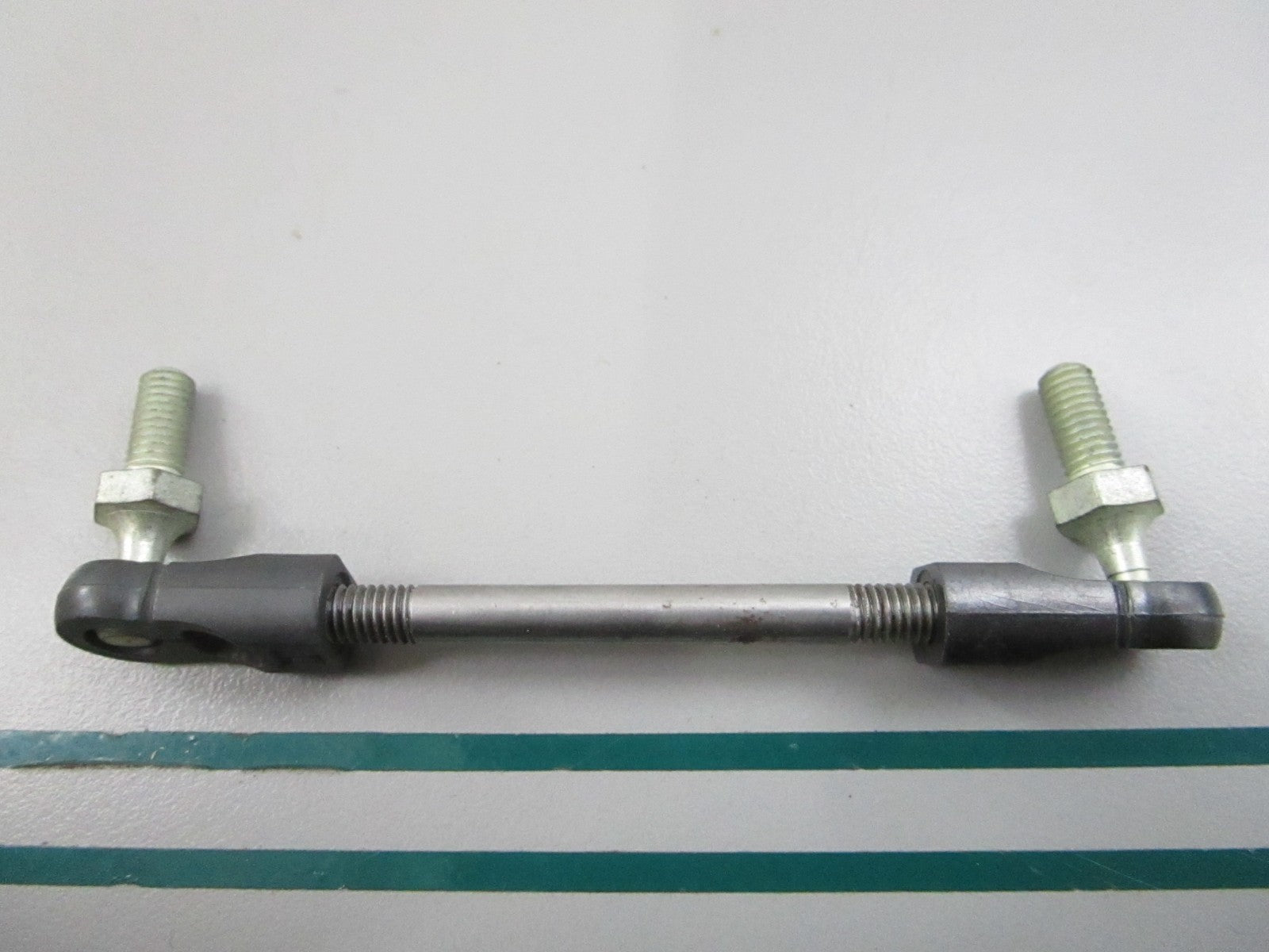 NEW OEM 380493 0380493 OMC Johnson Evinrude Rod & Socket 0810