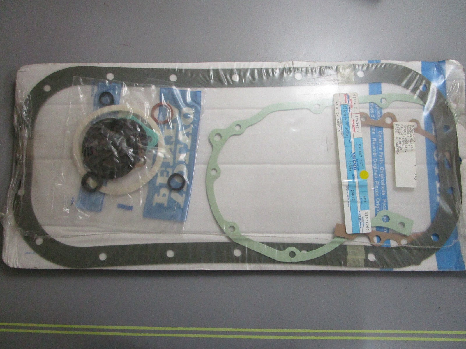 *NEW OEM* 0820 Volvo Penta Gasket Kit 876342