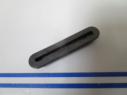 *NEW OEM* 0810 OMC Johnson Evinrude Bumper 330651 0330651