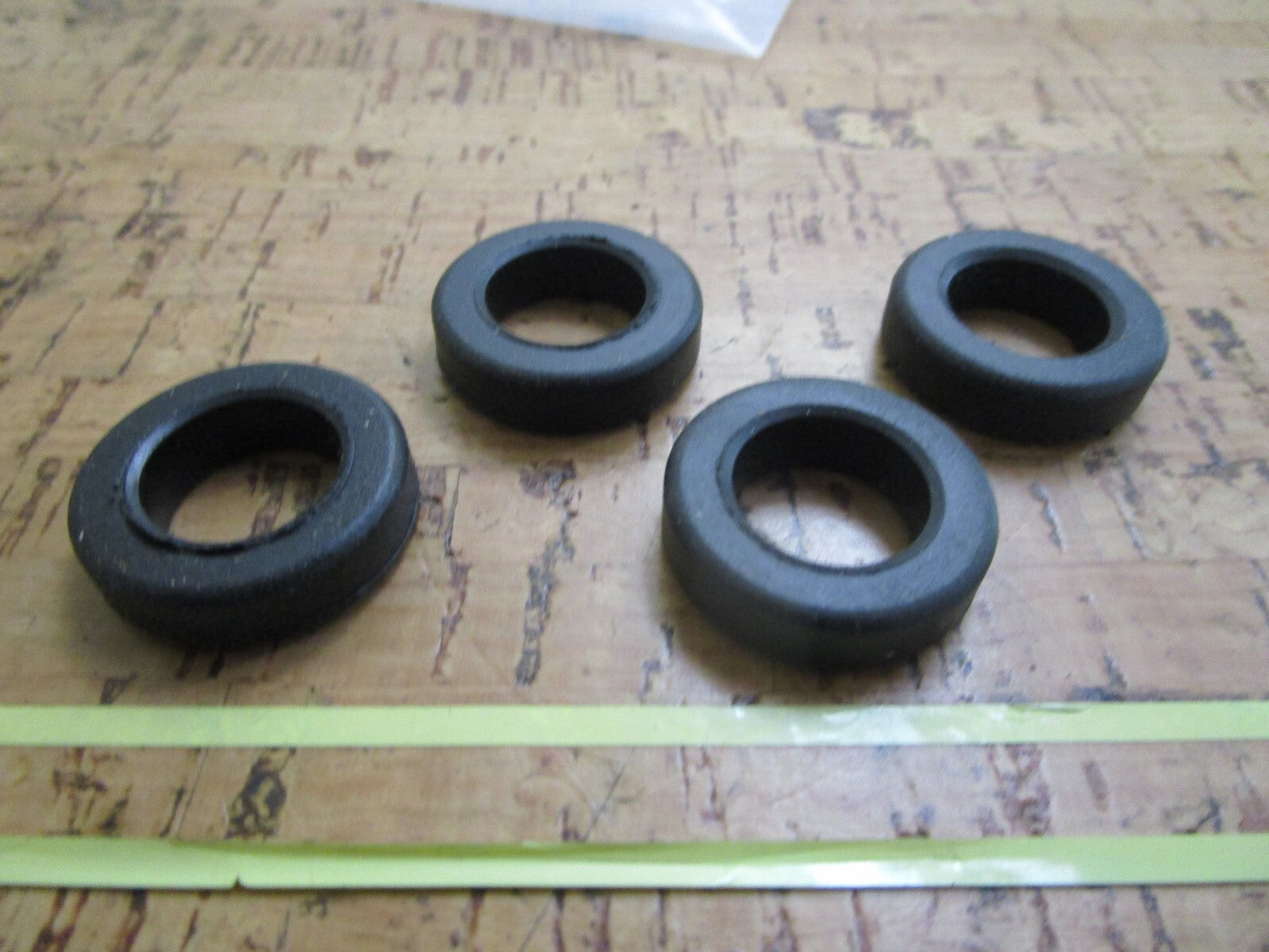 *NEW OEM* (LOT OF 4) 0810 OMC Johnson Evinrude Seat Valve 320880 0320880