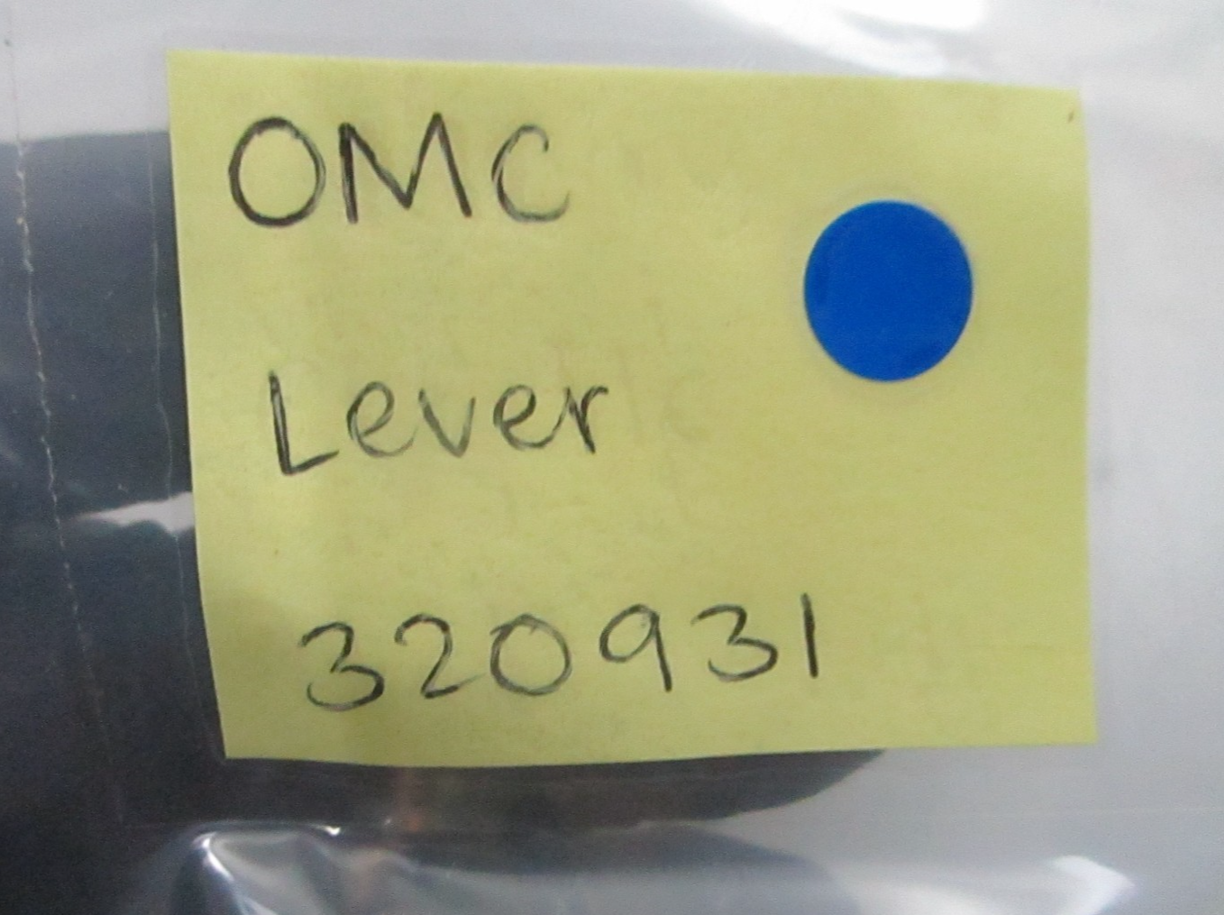 *NEW OEM* 0810 OMC Johnson Evinrude Cover Lever 320931 0320931