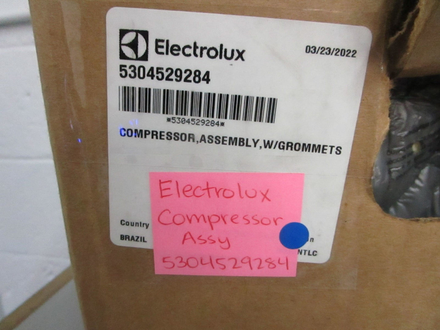 *NEW OEM* 0820 Electrolux Compressor Assy 5304529284
