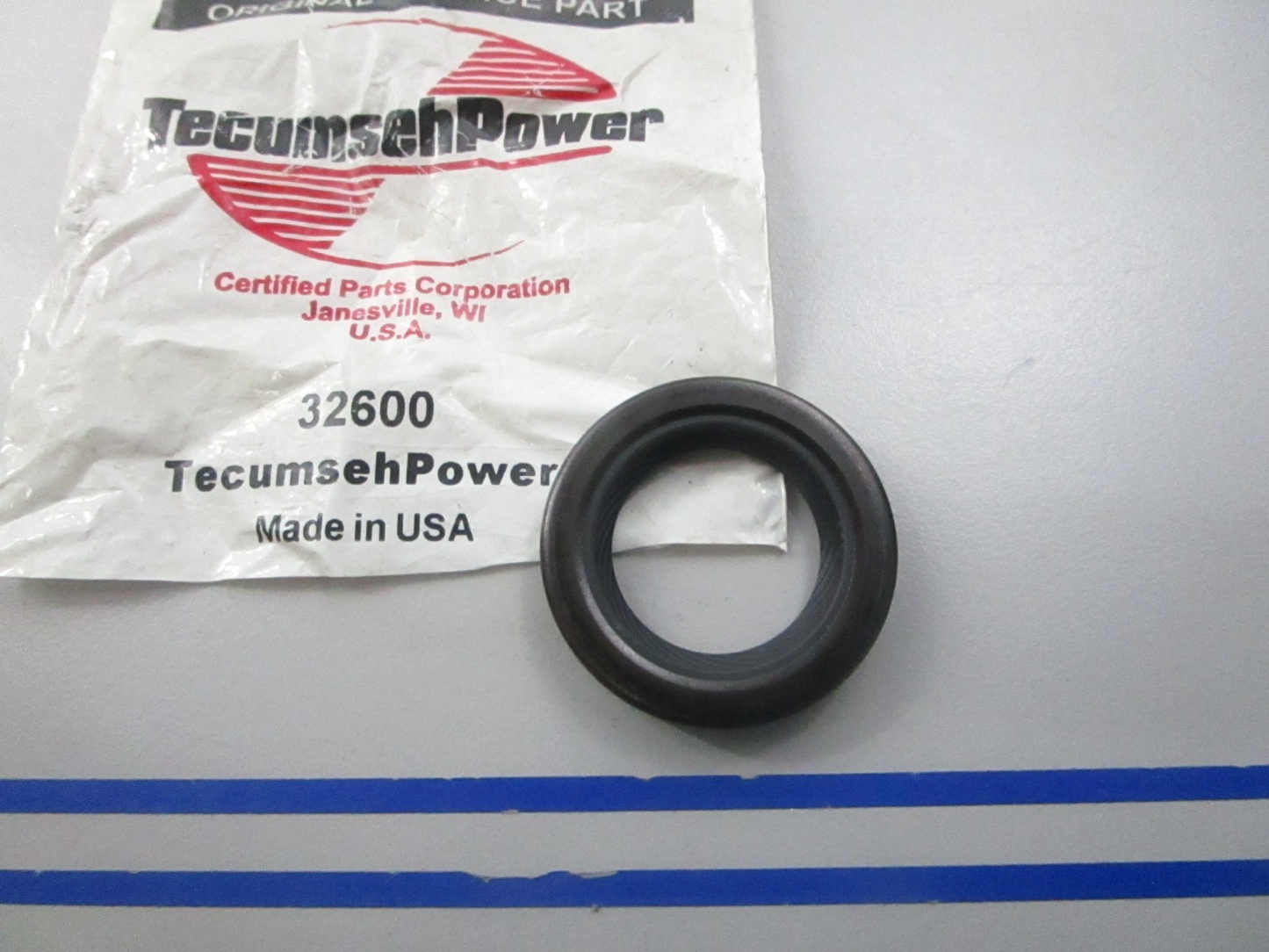 NEW OEM 32600 Tecumseh Oil Seal 0810