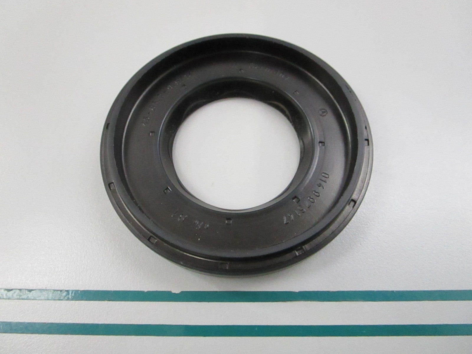 NEW OEM 0229979847 Mercedes-Benz Seal 0810