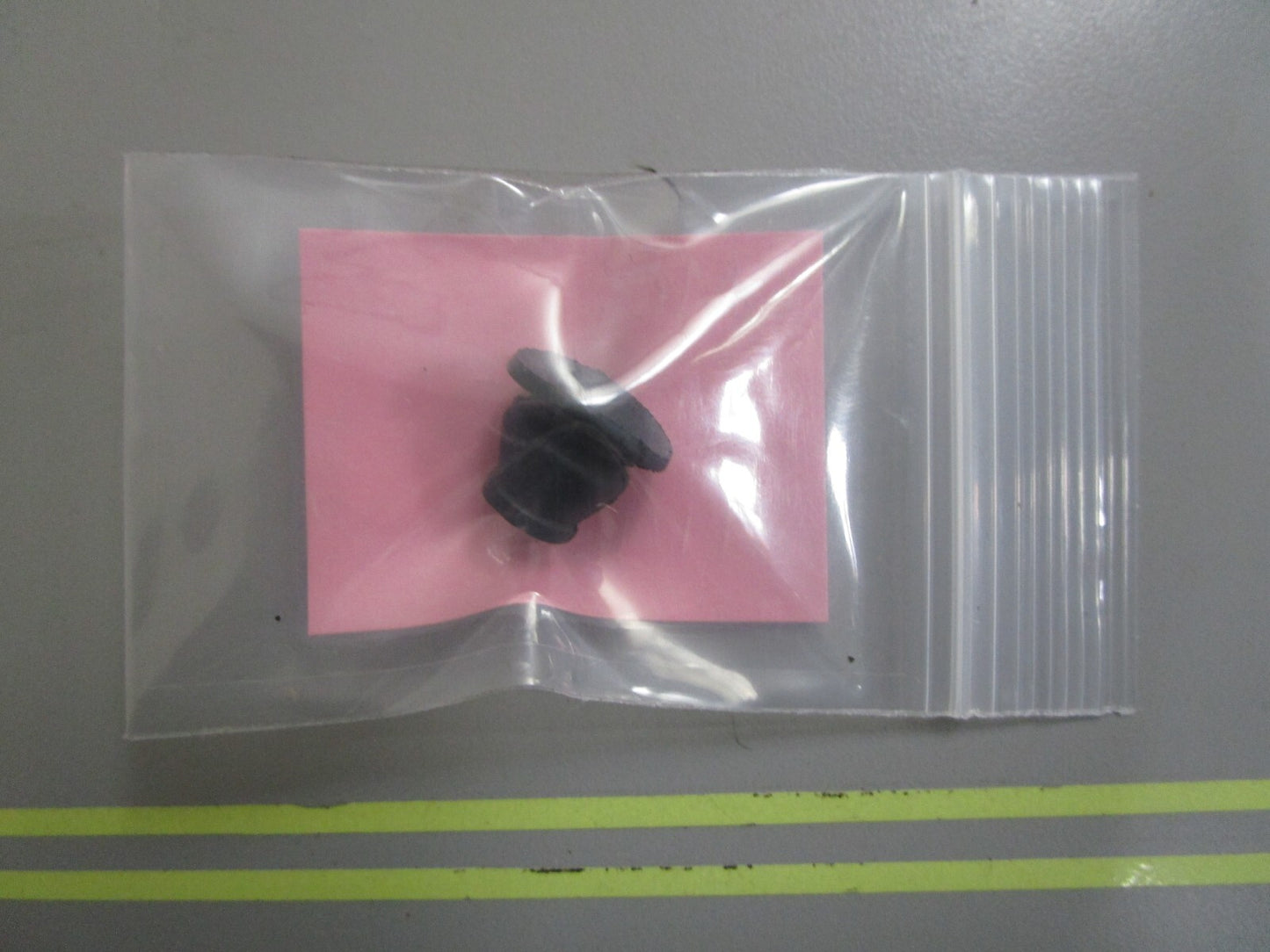 *NEW OEM* 0810 OMC Johnson Evinrude Grommet 311439 0311439