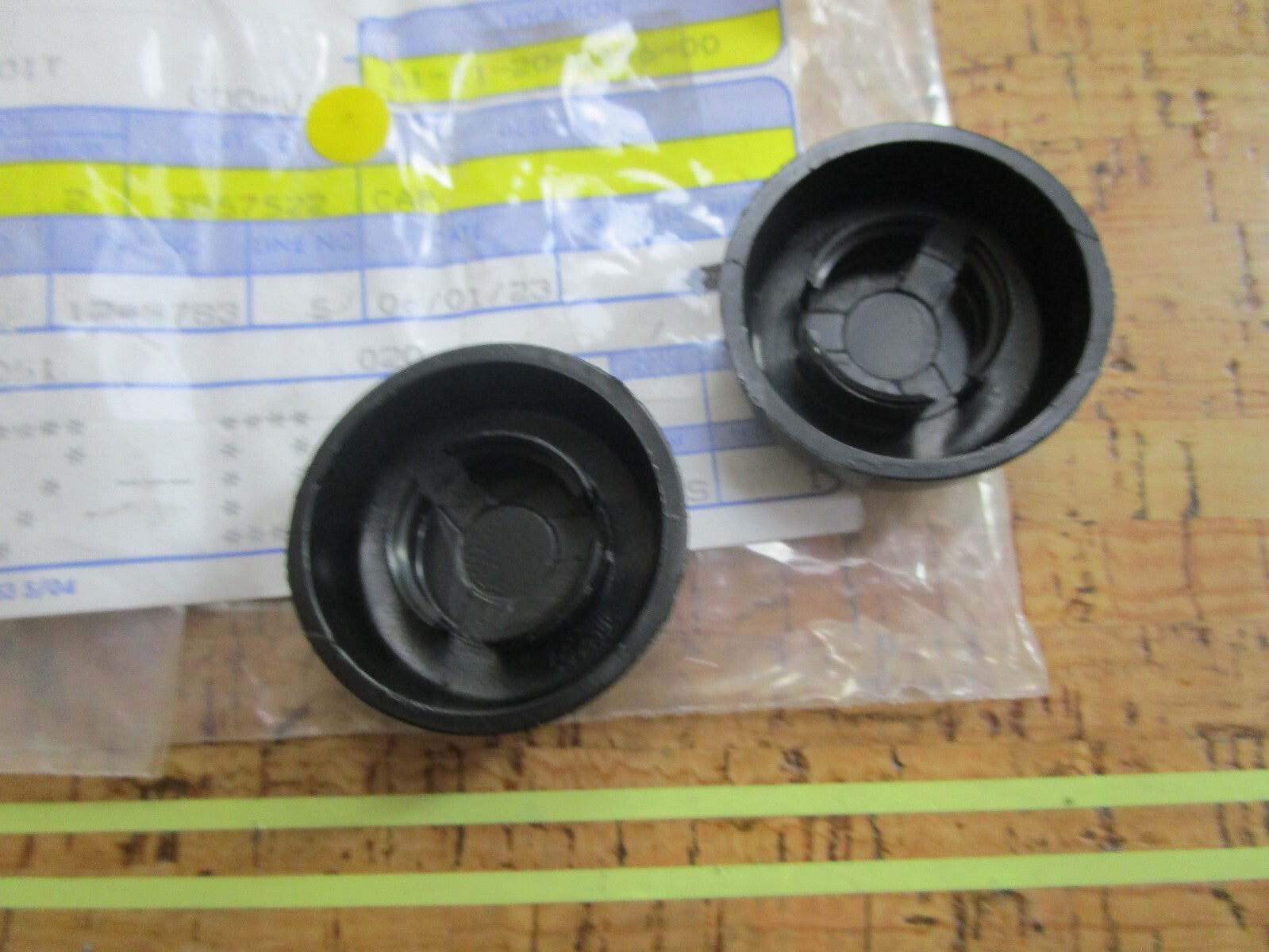 *NEW OEM* (LOT OF 2) 0810 OMC Johnson Evinrude Cap 3857522