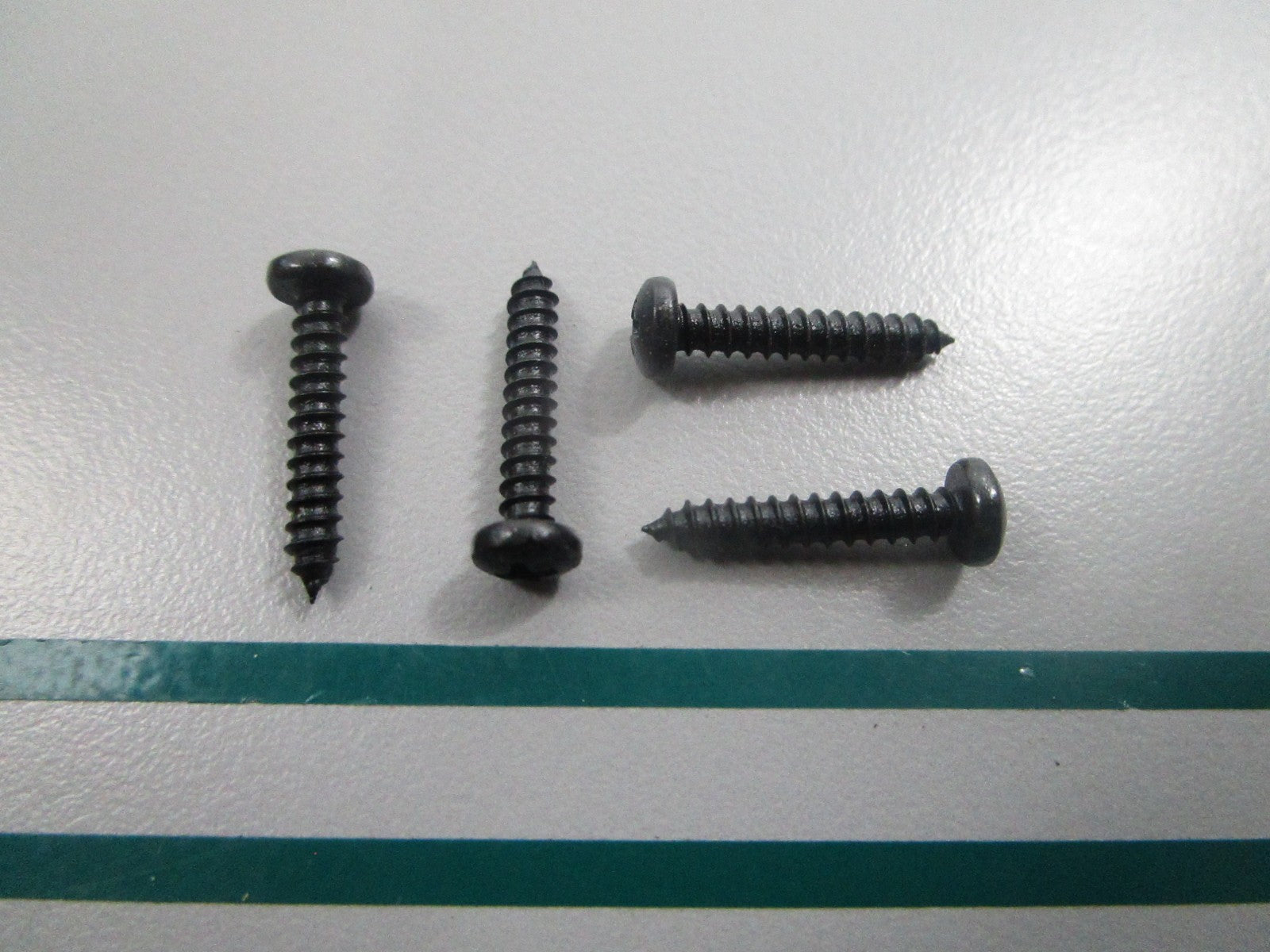 NEW (LOT OF 4) 250000098 Ski-Doo Screw 0810