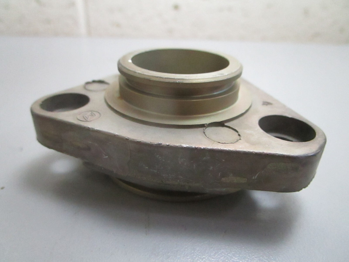 *NEW OEM* 0820 OMC Johnson Evinrude Crankcase Head 335498 0335498
