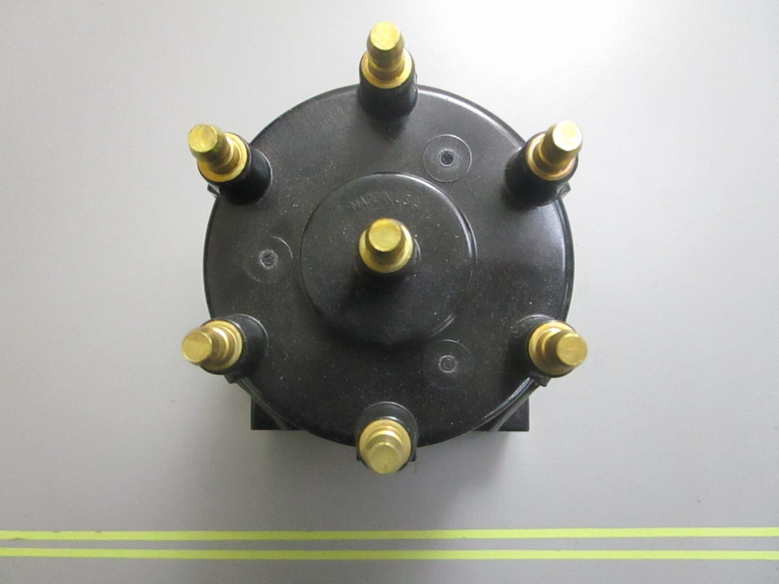 *NEW OEM* 0810 Volvo Penta Distributor Cap 3854331