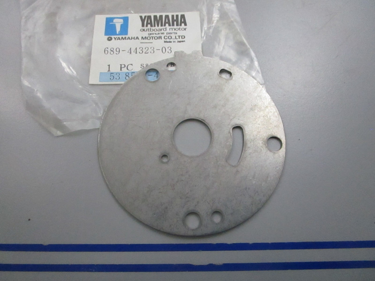NEW OEM 689-44323-03-00 Yamaha Outer Plate 0810