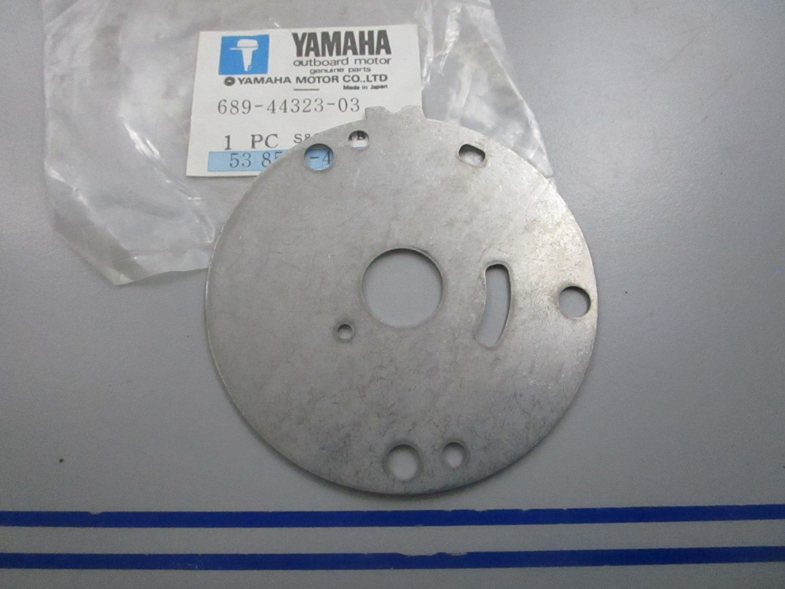 NEW OEM 689-44323-03-00 Yamaha Outer Plate 0810