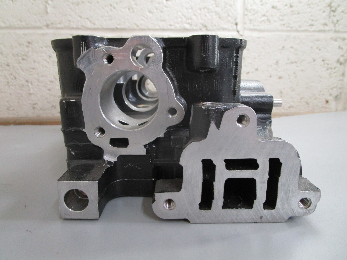 *NEW OEM* 0820 OMC Johnson Evinrude 9.9-15HP Cylinder Head Case 437992 0437992