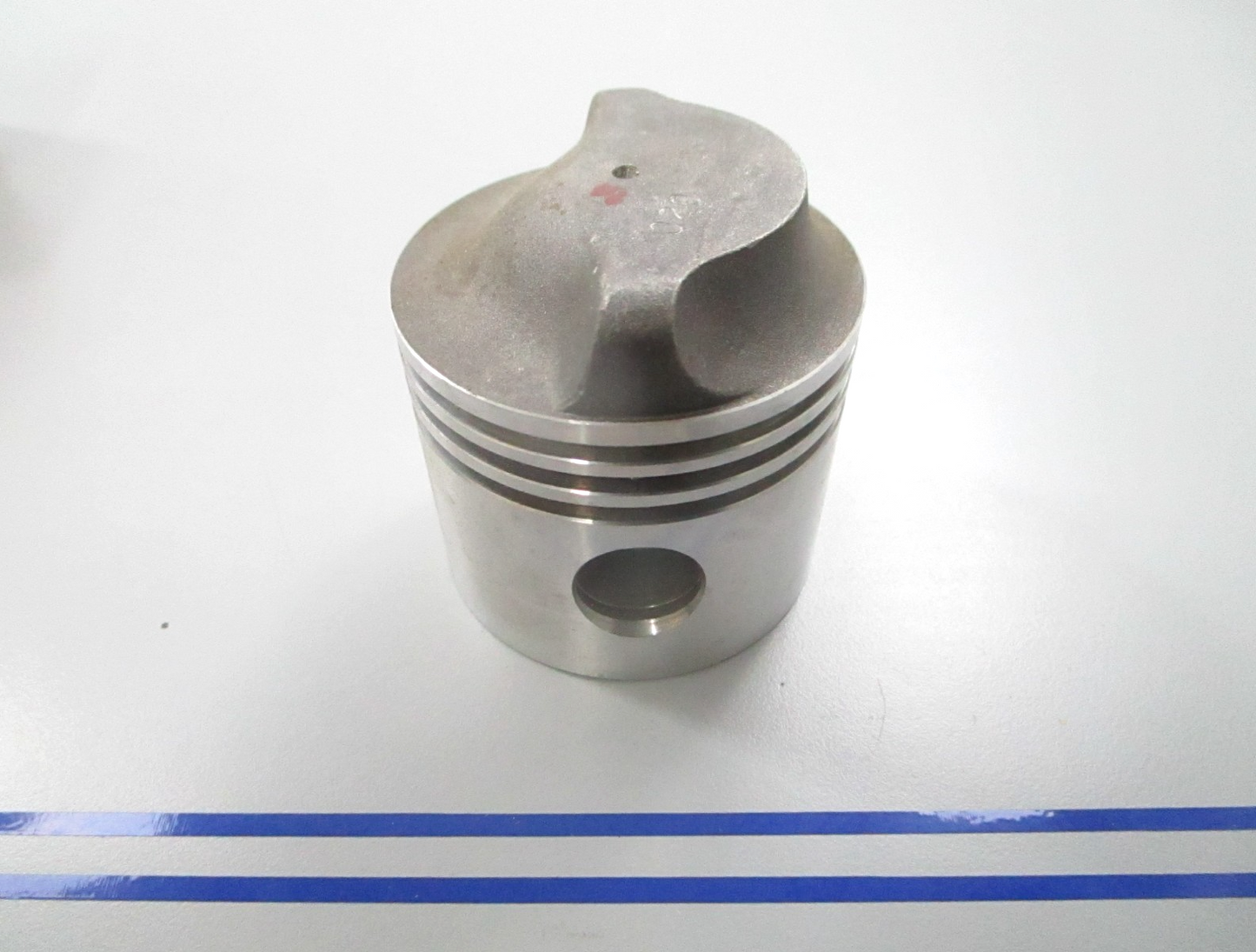 *NEW OEM* 0810 OMC Johnson Evinrude Piston 379372 0379372