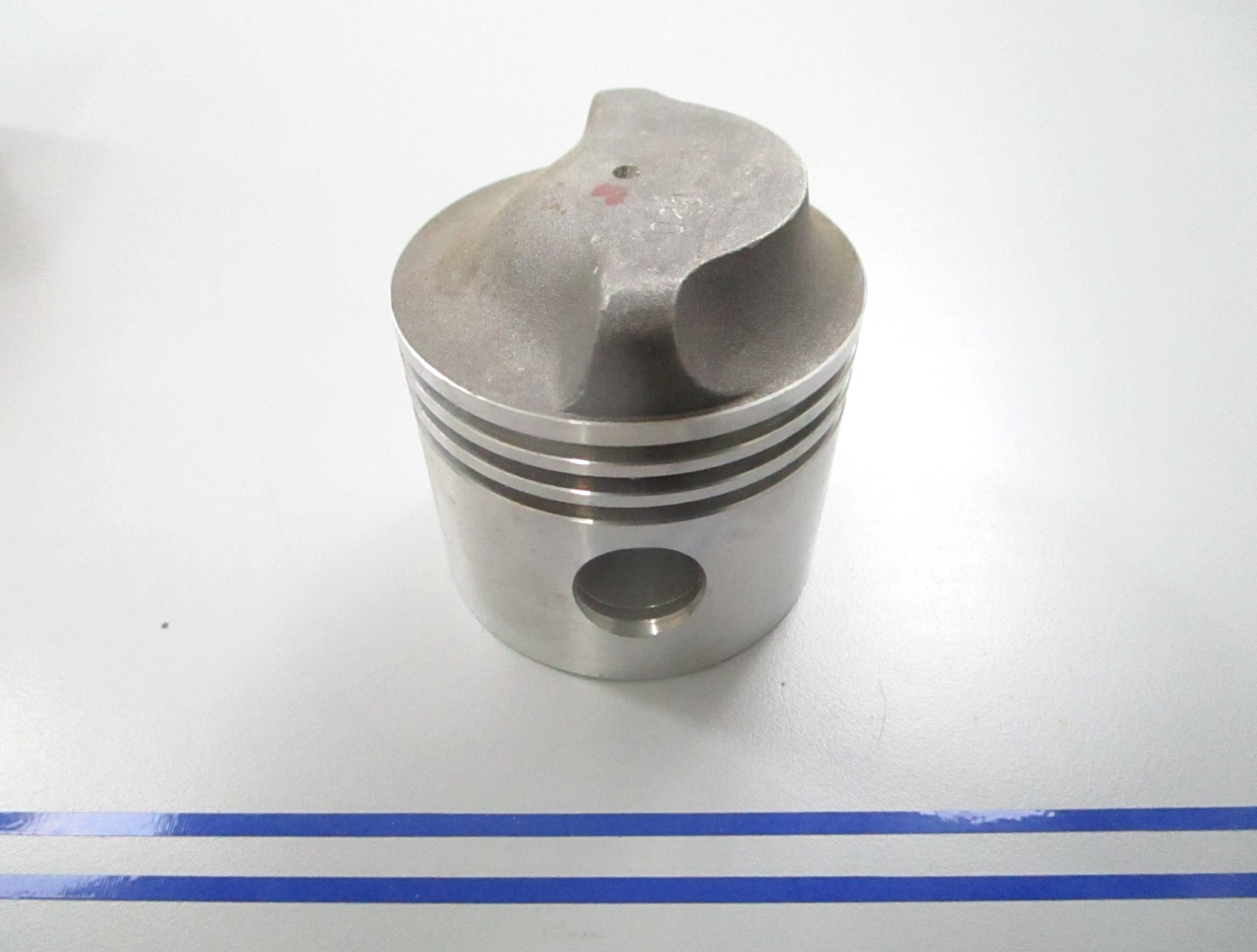 *NEW OEM* 0810 OMC Johnson Evinrude Piston 379372 0379372