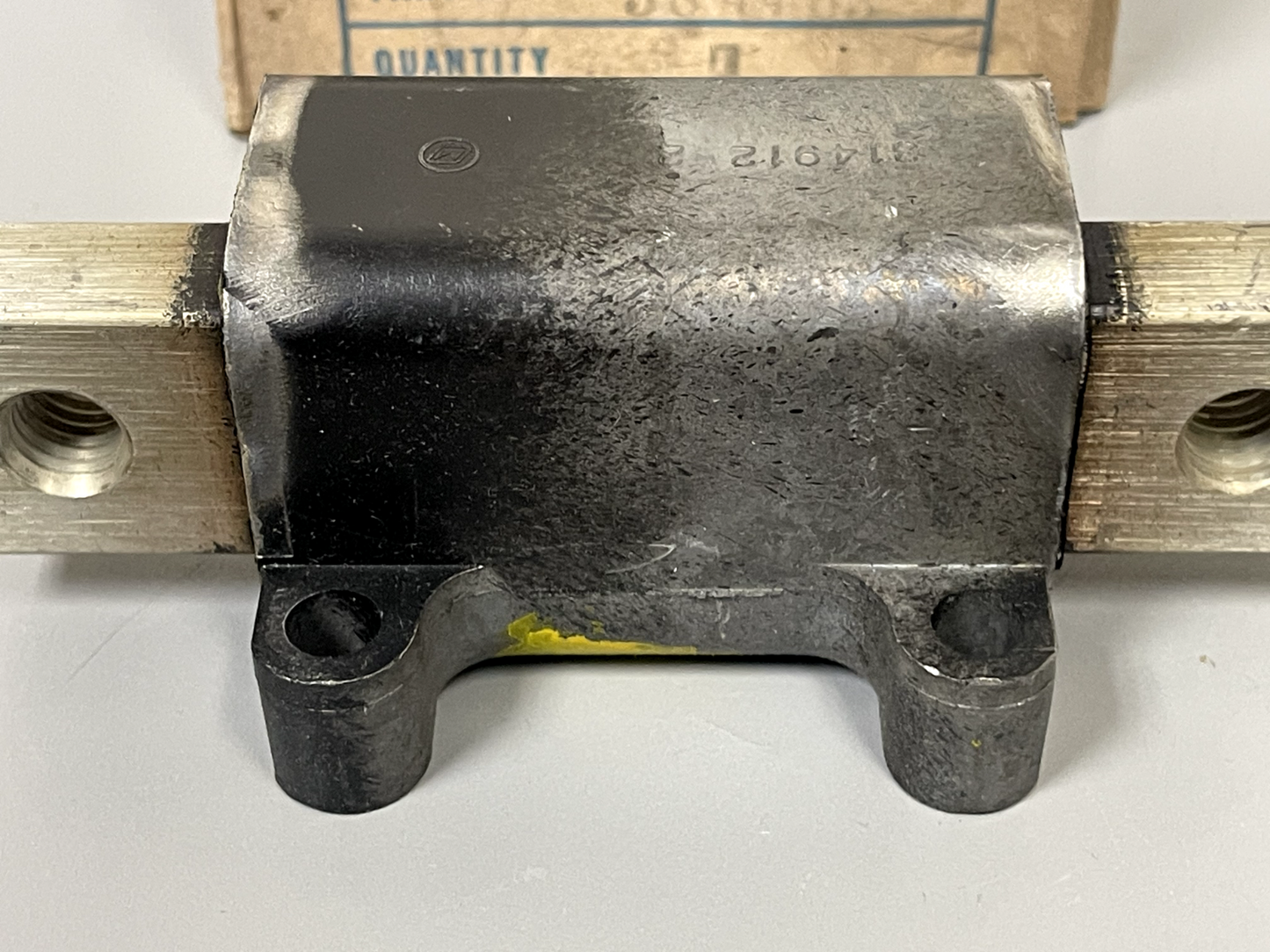 *NEW OEM* 0670 OMC Johnson Evinrude Mount 384483 0384483