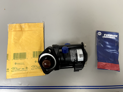 *NEW OEM* 0670 Johnson Evinrude 02' - 05' 200 225 250 hp STBD Fuel Injector Ay