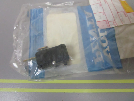 *NEW OEM* 0810 Volvo Penta Switch 3856840