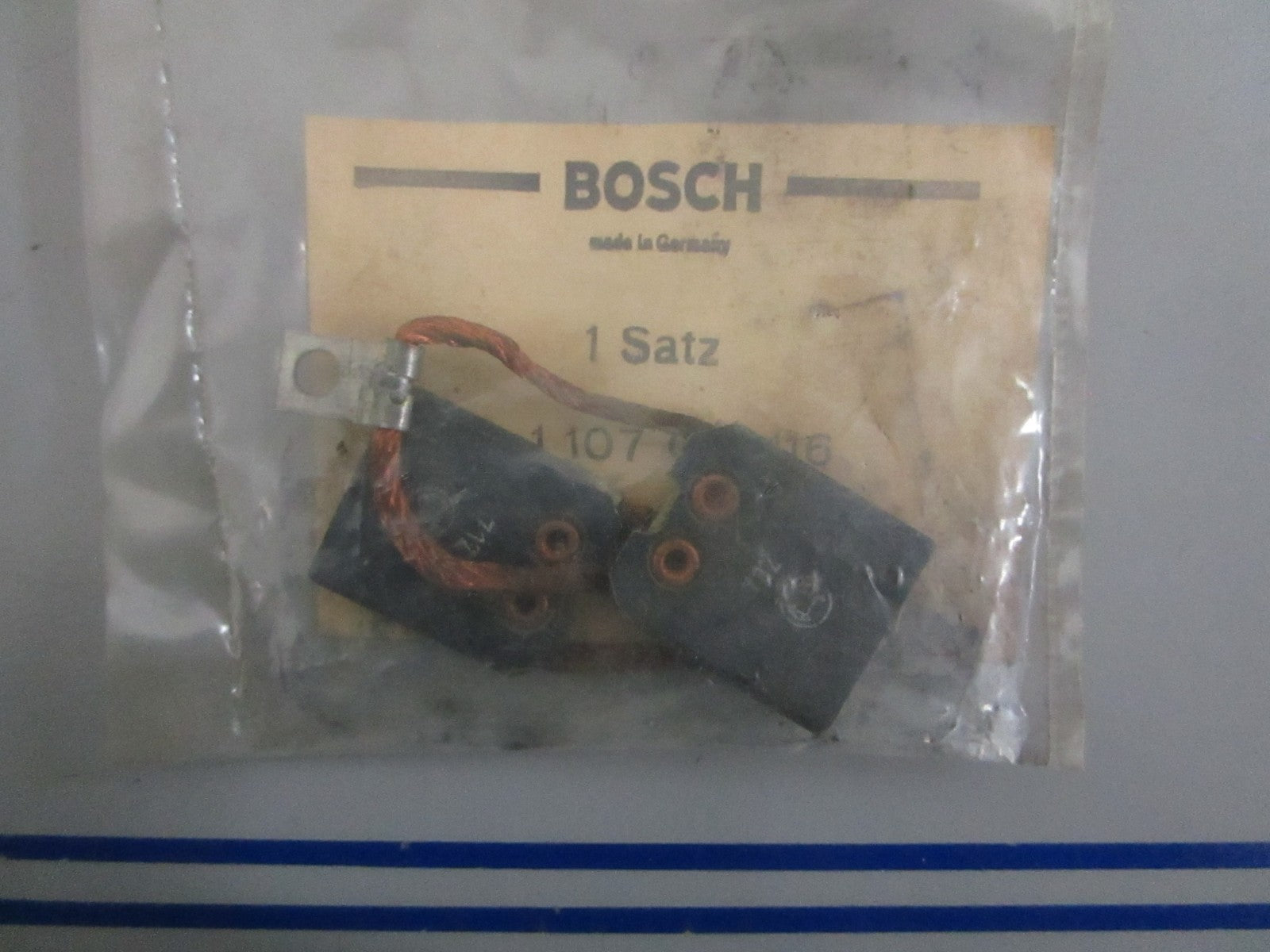 NEW OEM 1107014116 Bosch Brush Set 0820