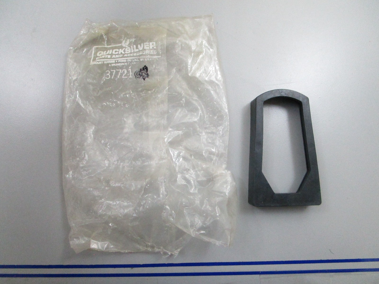 *NEW OEM* 0810 Mercury Quicksilver Seal 37721