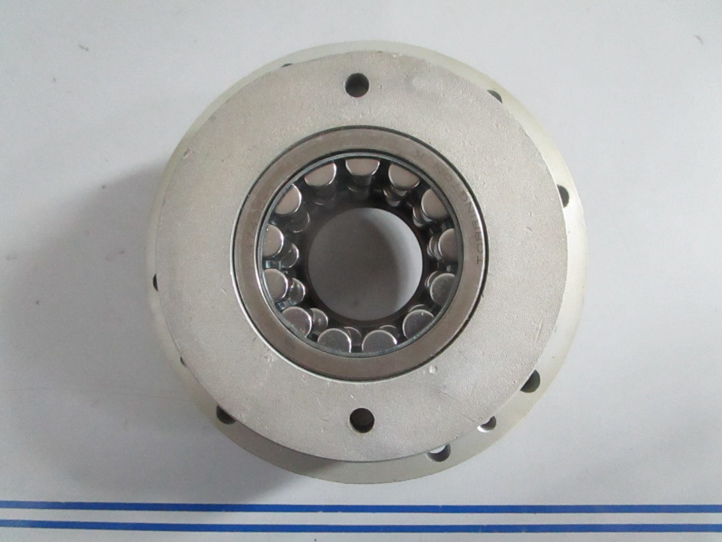NEW OEM 387432 0387432 OMC Johnson Evinrude Crankcase Head & Bearing 0820