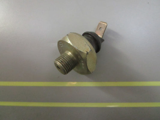 *NEW OEM* 0810 Volvo Penta Oil Pressure Sensor 1324750