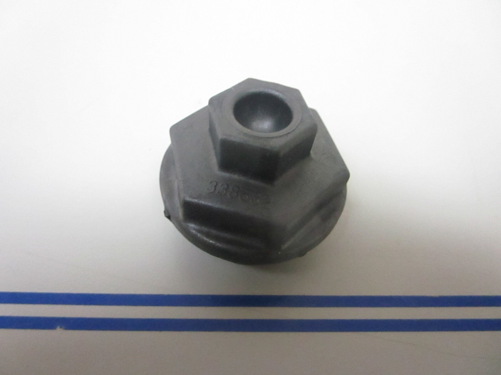 *NEW OEM* 0810 OMC Johnson Evinrude Thermostat Cover 765636 0765636