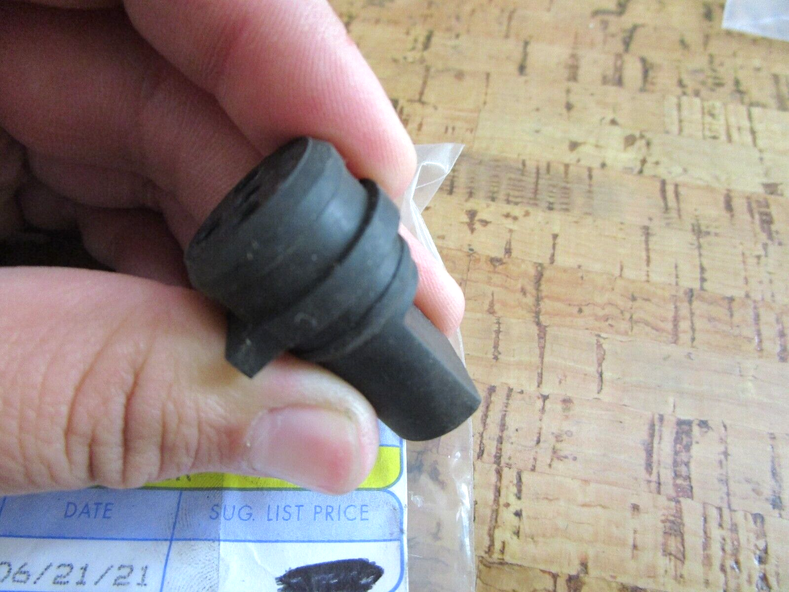 *NEW OEM* 0750 OMC Johnson Evinrude CONNECTOR 512749 0512749