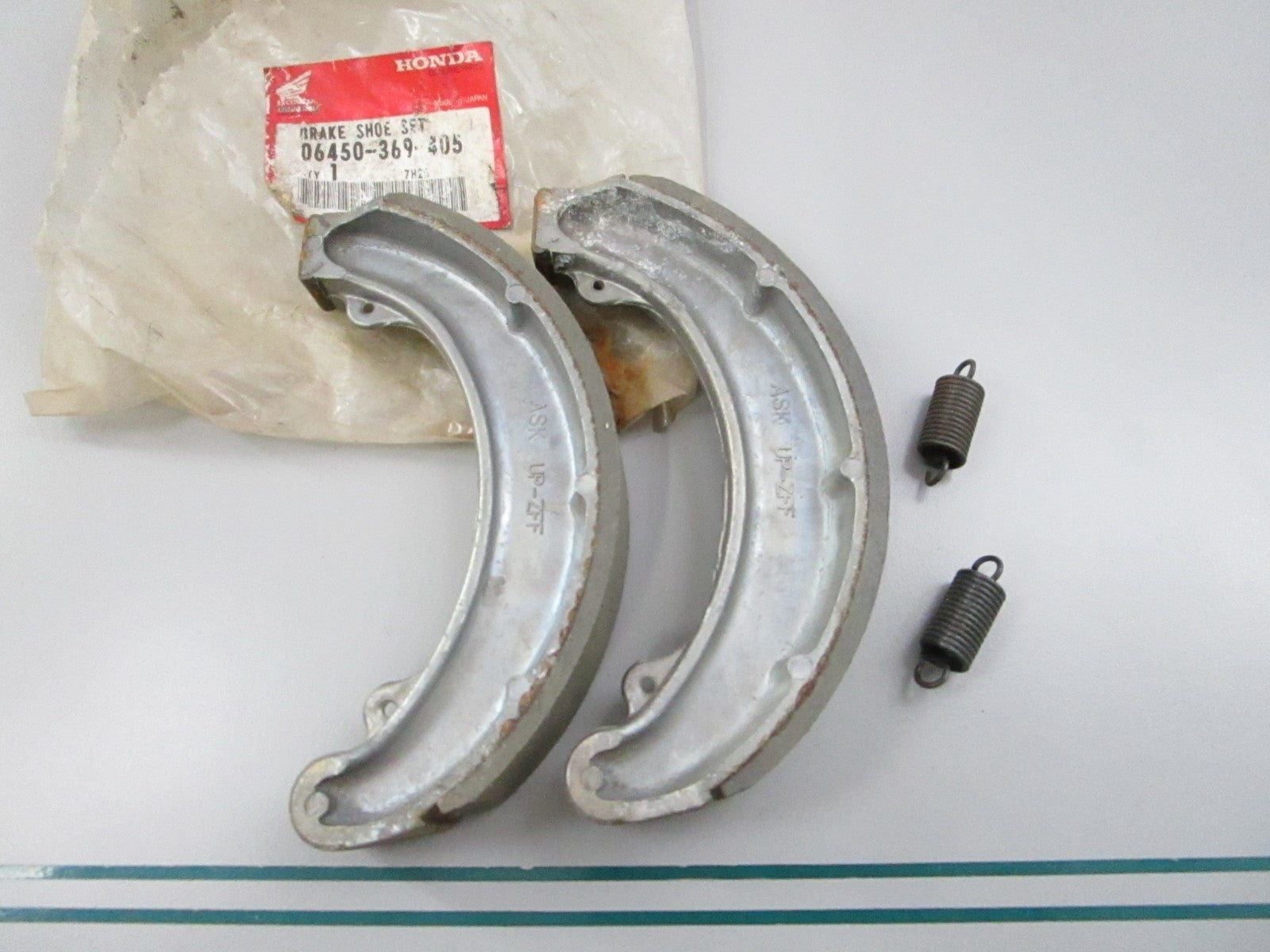 NEW OEM 06450-369-405 Honda Brake Shoe Set 0810