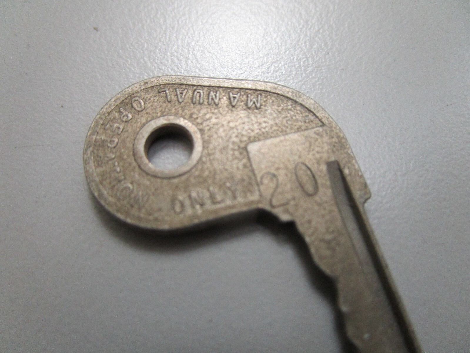 *NEW OEM* 0810 OMC Johnson Evinrude Ignition Key 73-20 501785 0501785