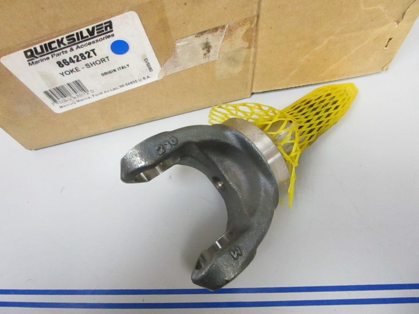 *NEW OEM* 0720 Mercury Quicksilver Short Yoke 864282T