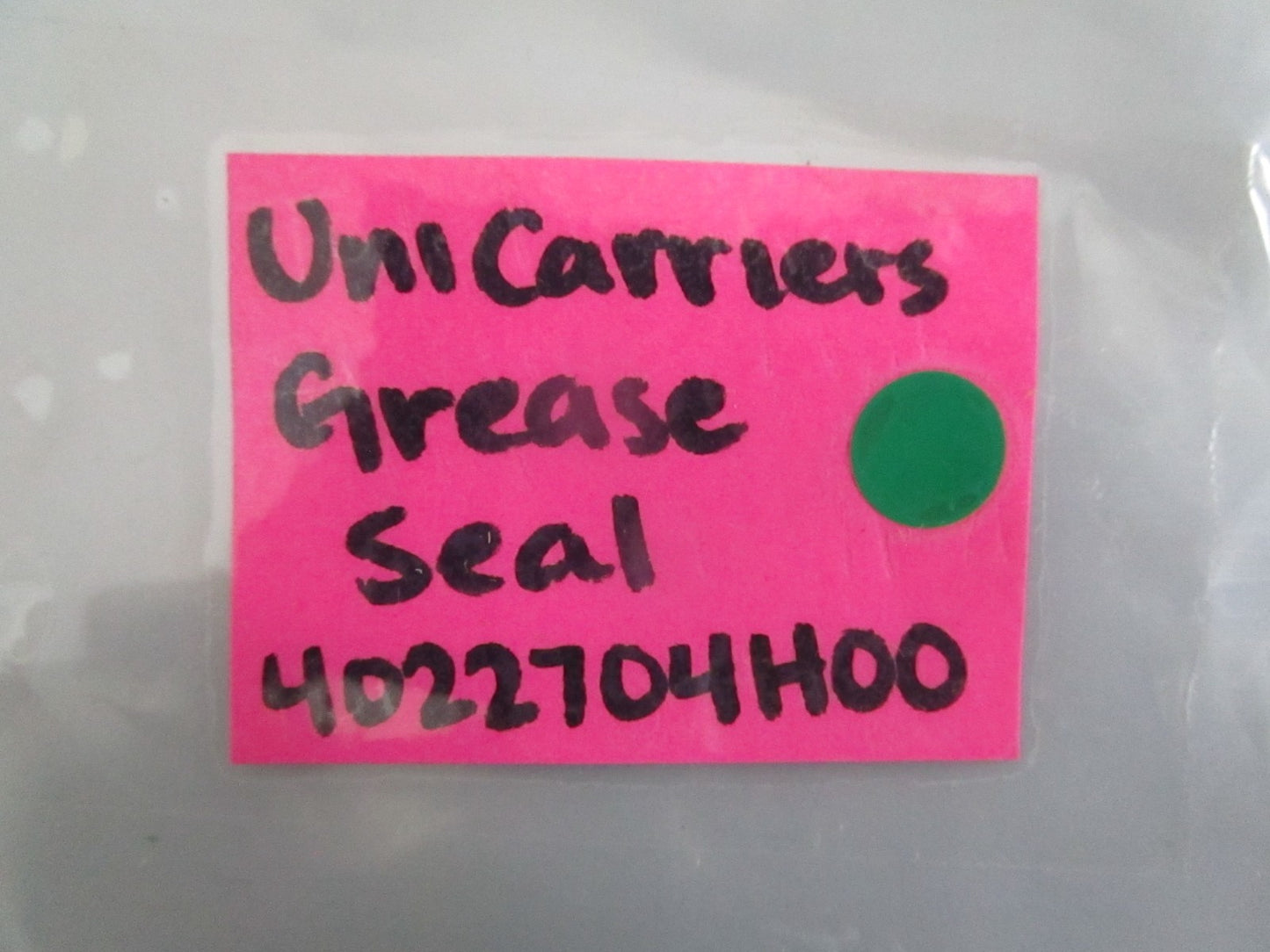 NEW OEM 4022704H00 UniCarriers Grease Seal 0820
