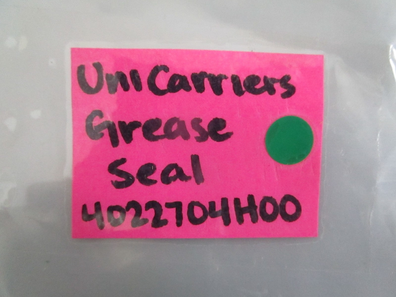 NEW OEM 4022704H00 UniCarriers Grease Seal 0820