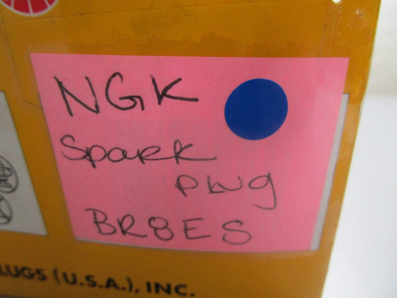 *NEW* (LOT OF 4) 0810 NGK Spark Plug BR8R8