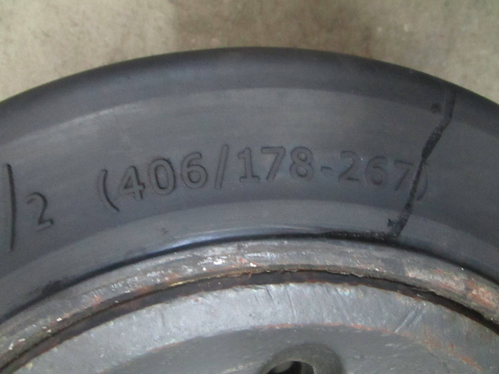 *NEW OEM* 0820 Globestar GRI (POB) 16"×7"×10½" Forklift Wheel & Tire A220801161
