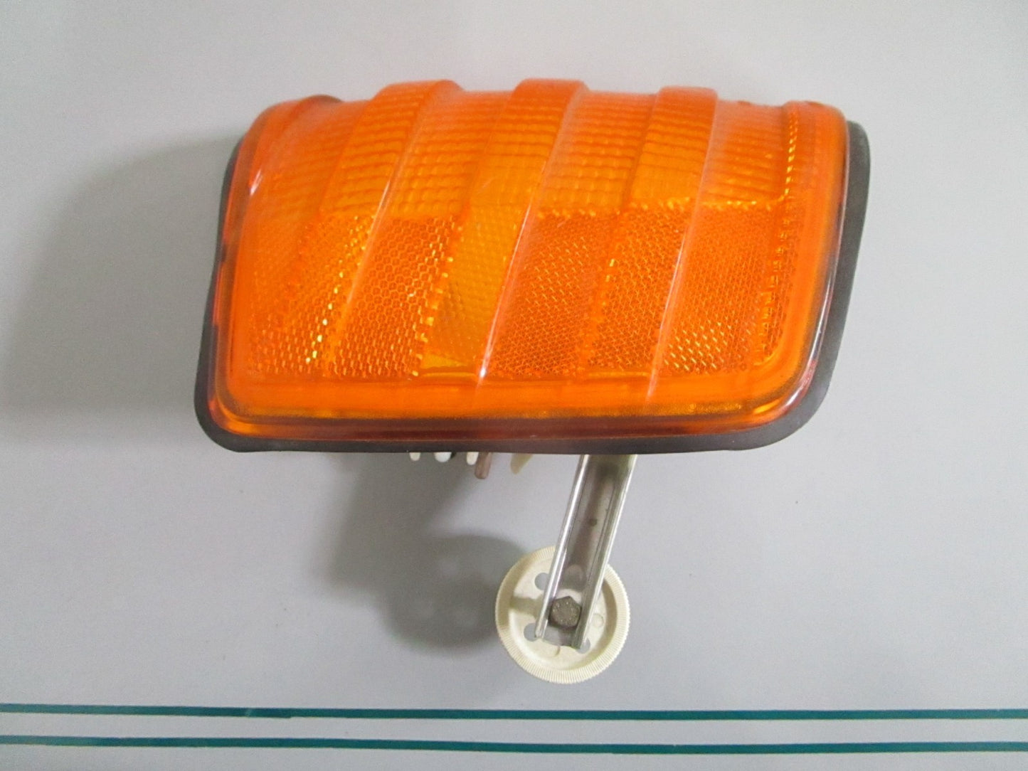NEW OEM 1305232908 Bosch Right Turn Signal Lens 0820