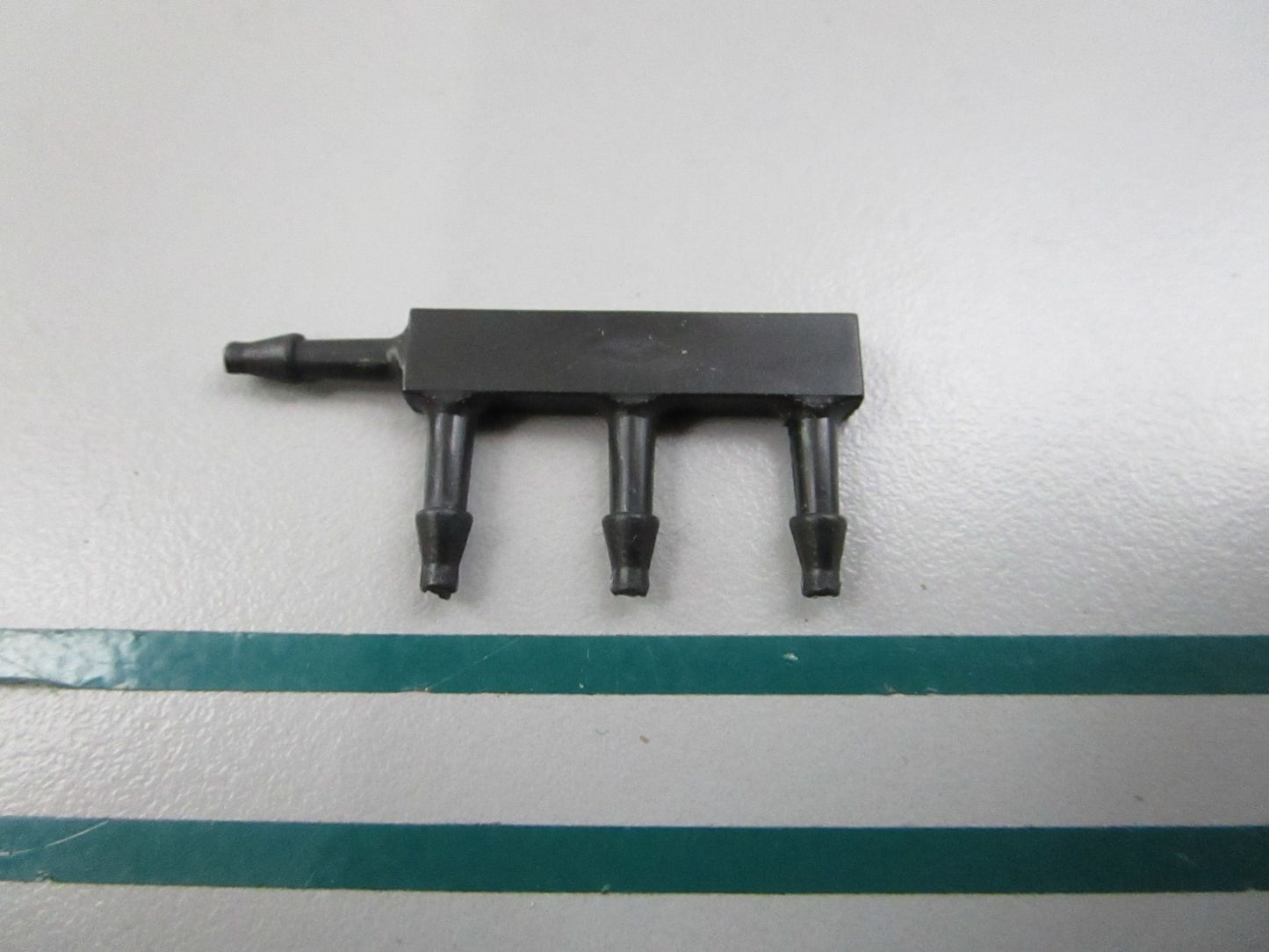 NEW OEM 336511 0336511 OMC Johnson Evinrude Drain Hose Fitting 0810
