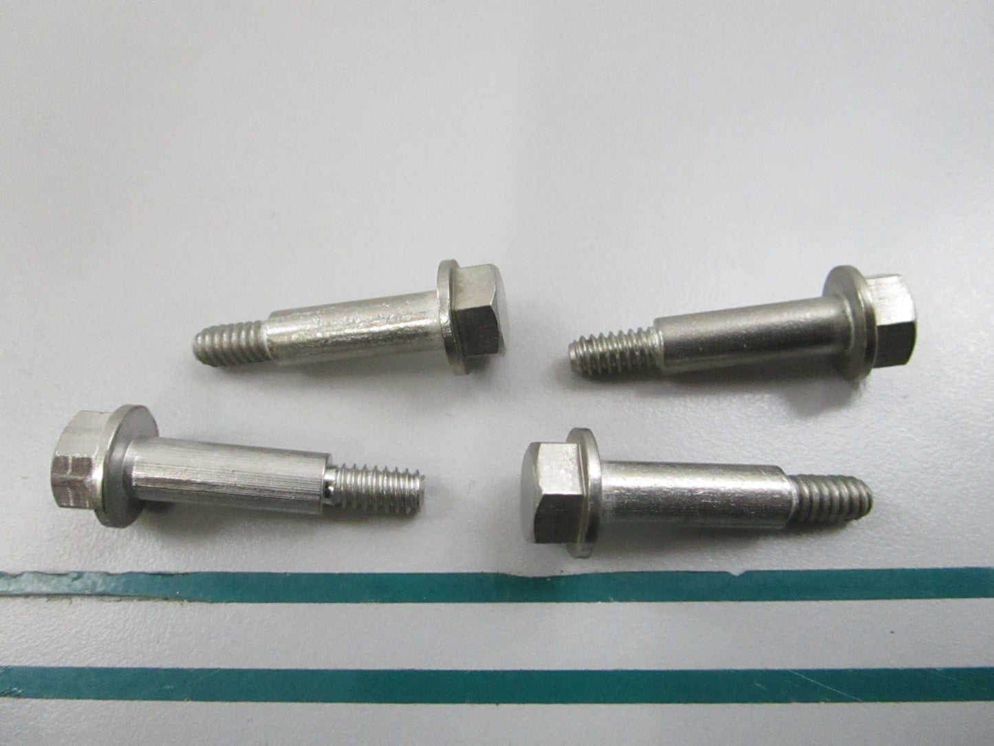NEW OEM (LOT OF 4) 332638 0332638 OMC Johnson Evinrude Screw 0810