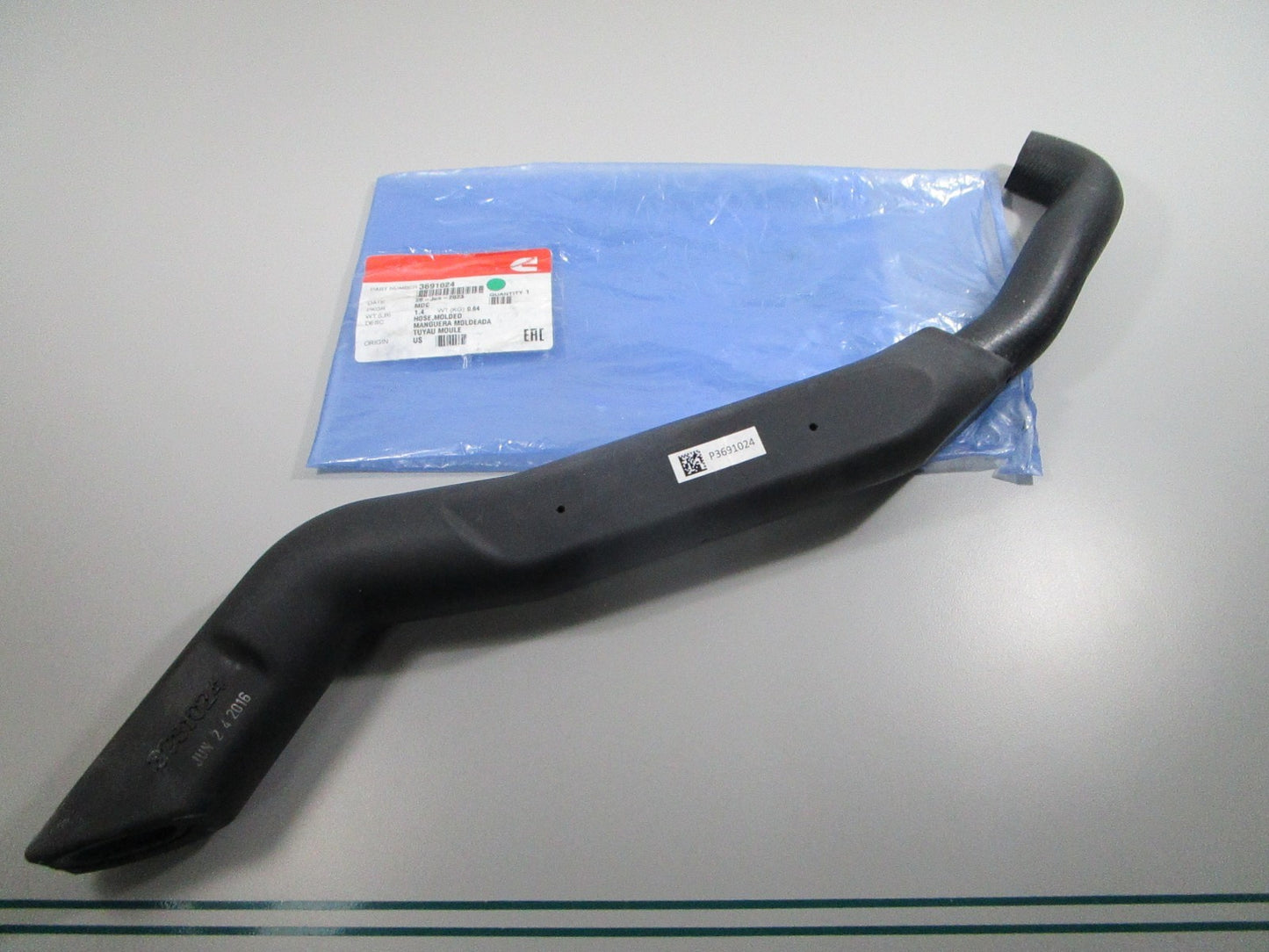 NEW OEM 3691024 Cummins Molded Hose 0810