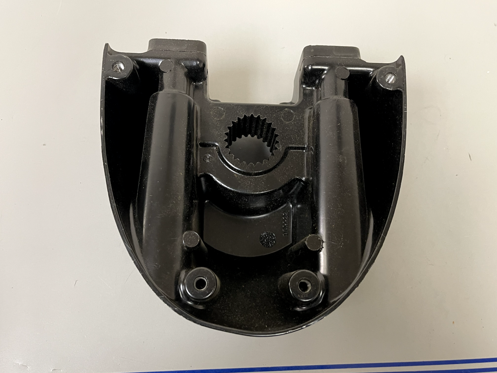 *NEW OEM* 0670 Johnson Evinrude 120 - 140 hp 1993 - 2001 Mount Bracket 338744