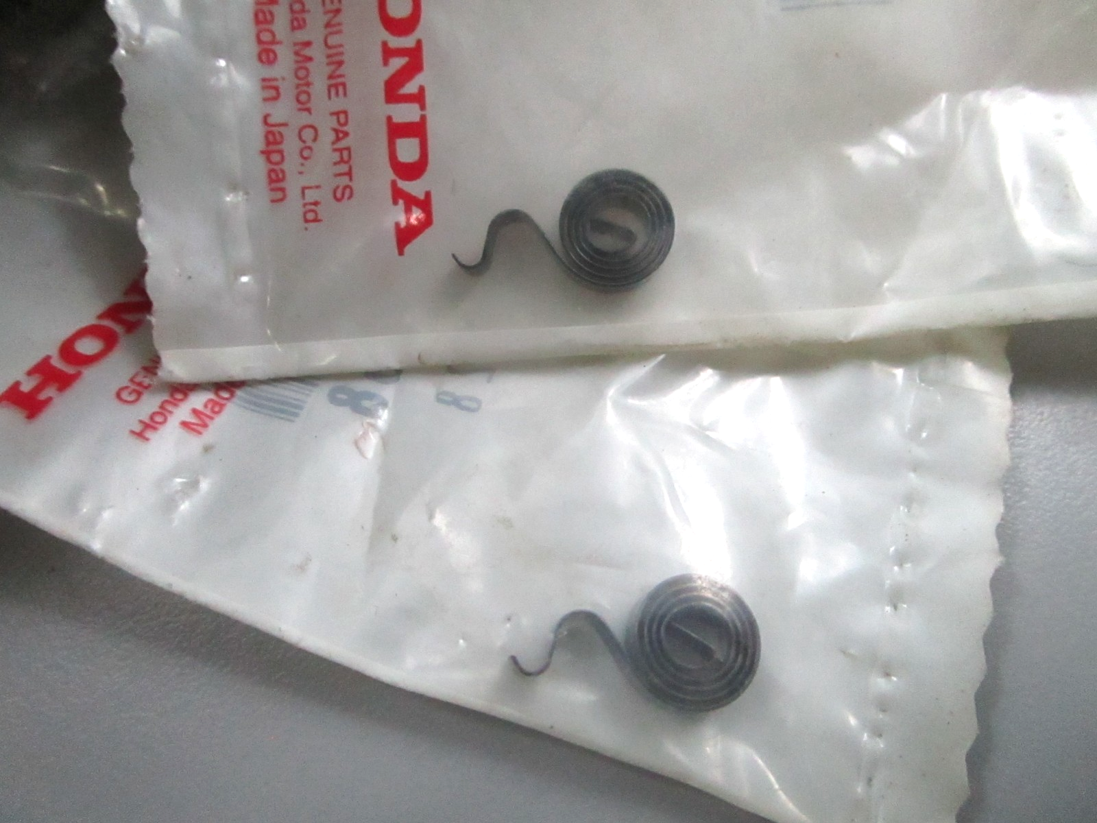 *NEW OEM* (LOT OF 2) 0810 Honda Carbon Spring 31204-292-158