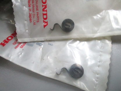*NEW OEM* (LOT OF 2) 0810 Honda Carbon Spring 31204-292-158
