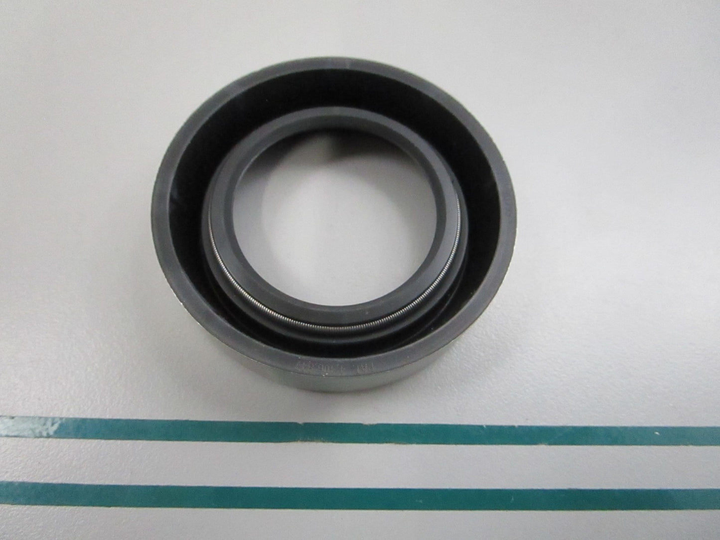 NEW OEM 3852548 OMC Johnson Evinrude Seal 0810