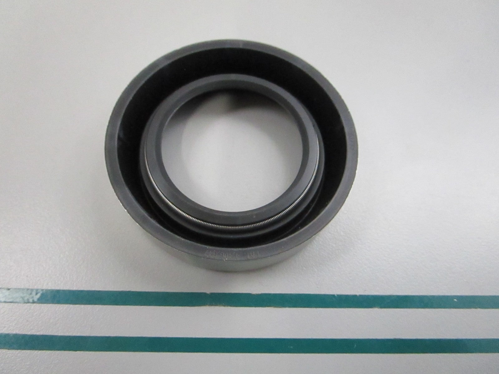 NEW OEM 3852548 OMC Johnson Evinrude Seal 0810