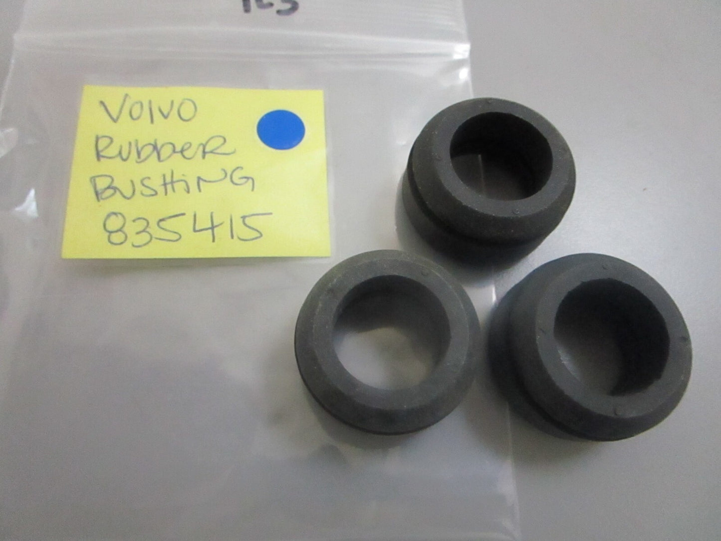 *NEW OEM* (LOT OF 3) 0810 Volvo Penta Rubber Bushing 835415