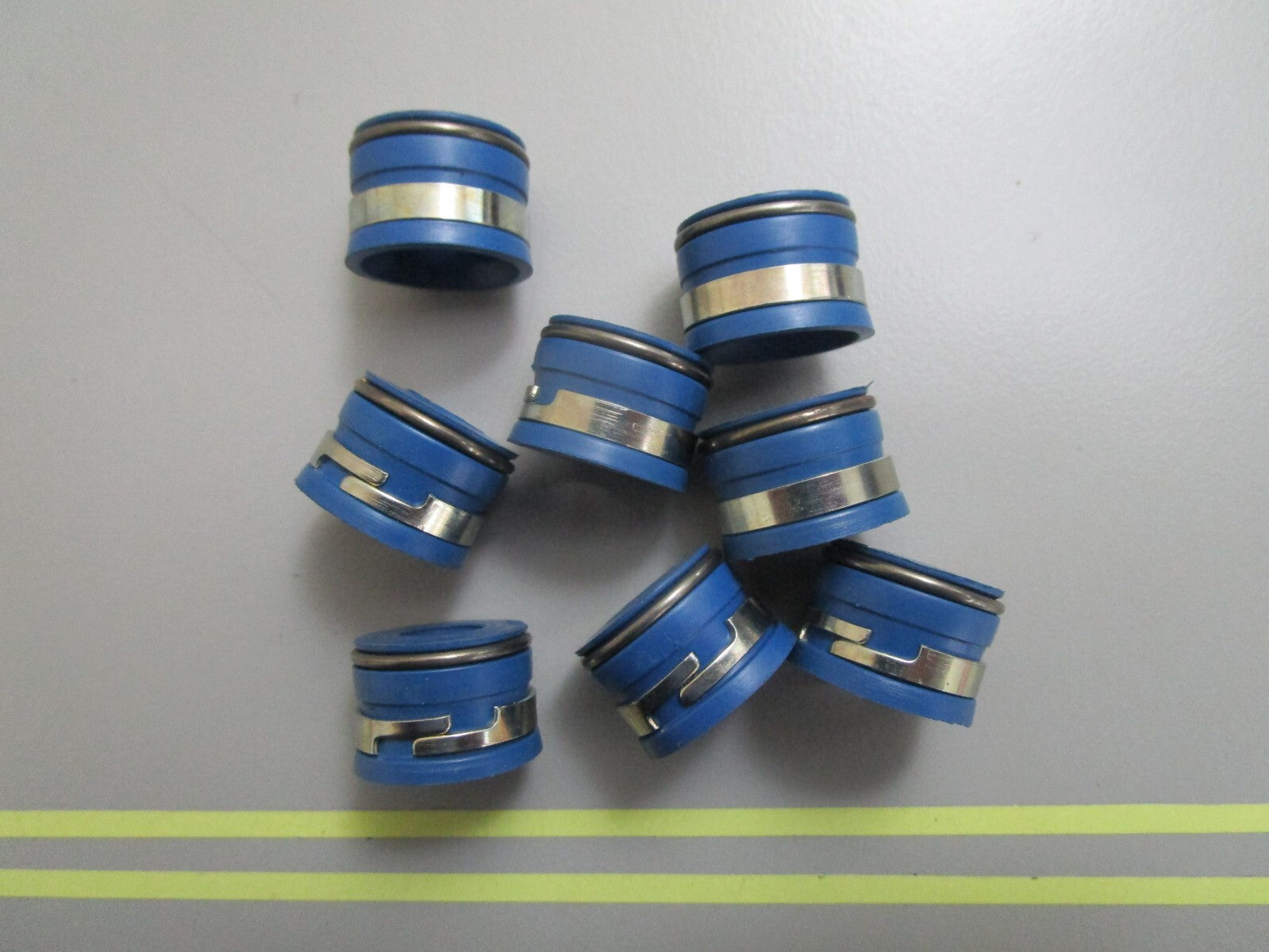 *NEW* (LOT OF 8) 0810 Fel-Pro Stem Seal 8-70817B Replaces: 3853226