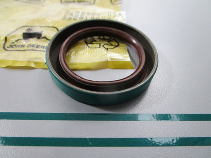 NEW OEM M85699 John Deere Seal  0810
